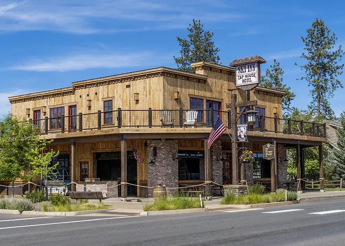Ski Inn Taphouse Hotel