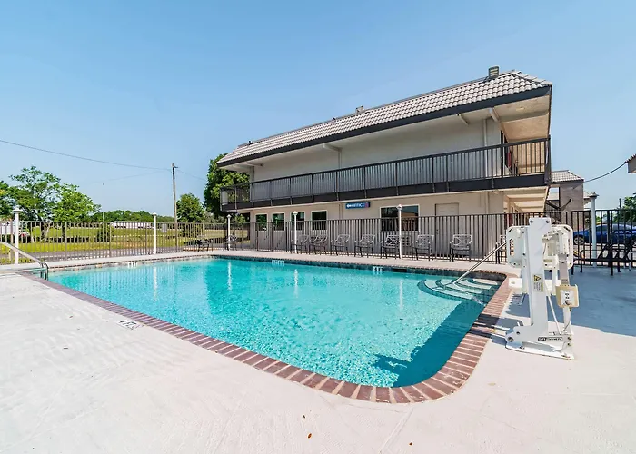 Motel 6 Tampa Near Fairgrounds - Casino Orient Park