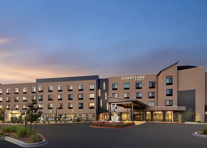 Courtyard By Marriott Petaluma Sonoma County Hotel