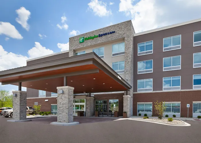 Holiday Inn Express & Suites - Grand Rapids Airport - South By Ihg Cascade