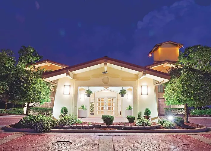 Norwood Inn & Suites Merrillville