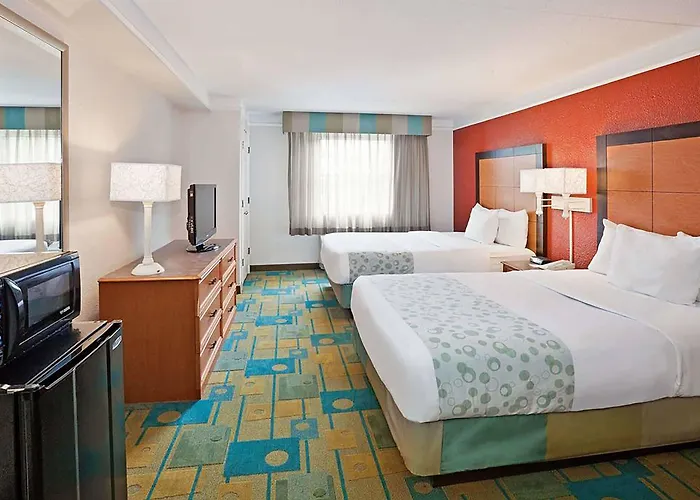 Norwood Inn & Suites Merrillville