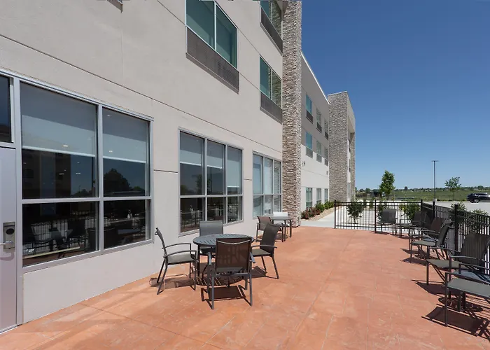 Holiday Inn Express & Suites - Firestone - Longmont By Ihg