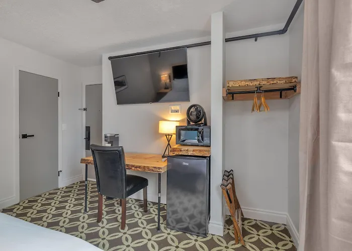 Highliner Hotel- King Suite 312 With City View Hotel Room Anchorage