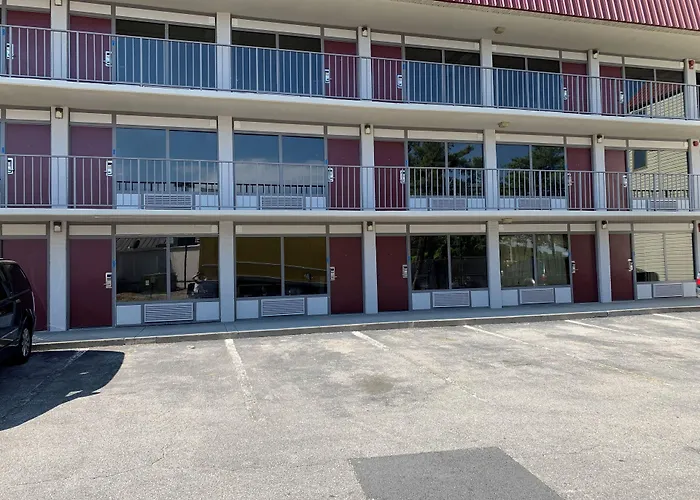 Super 8 By Wyndham Baltimore Northwest