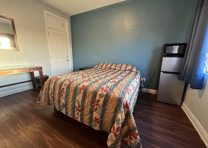 Unity Hotel - No Parking & Rooms Are Upstairs