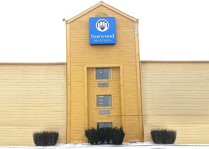 Norwood Inn & Suites Milwaukee