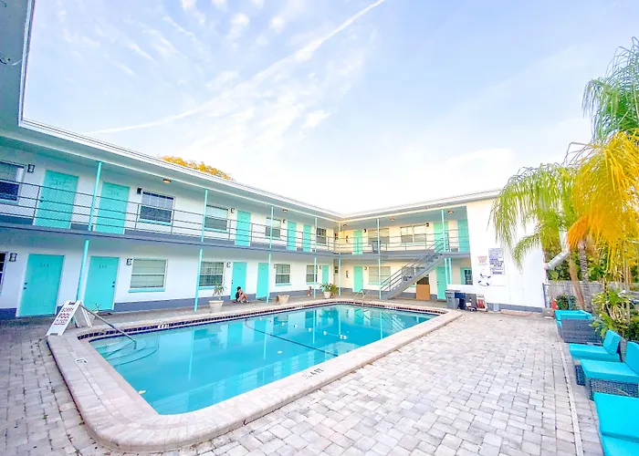 Uptown Inn & Suites St. Petersburg