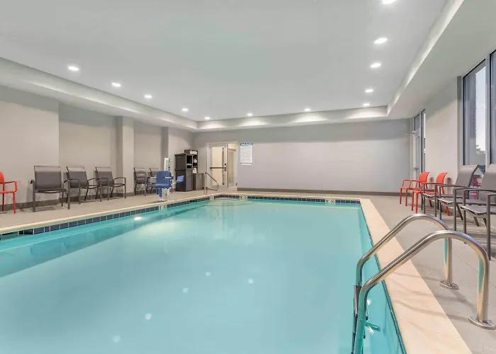 La Quinta Inn And Suites By Wyndham Bloomington