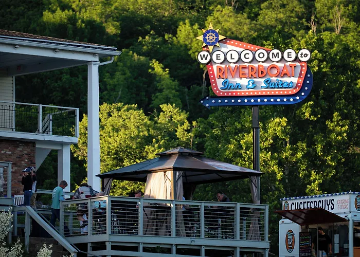 Riverboat Inn & Suites Madison