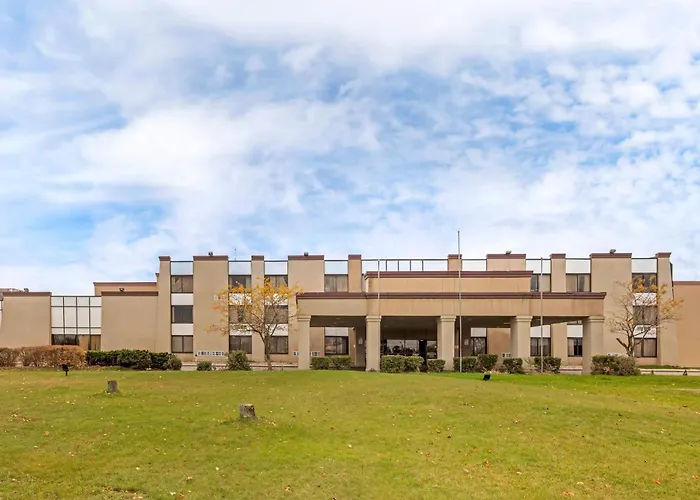 Clarion Hotel & Conference Center Lansing West