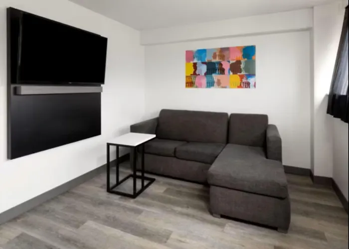 Holiday Inn Express & Suites Washington Dc - Noma By Ihg
