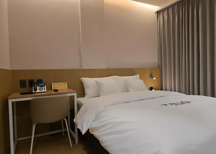 Tria Business & Boutique Hotel