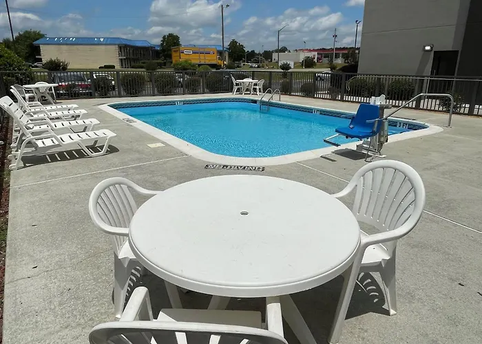 La Quinta Inn & Suites By Wyndham Fayetteville I-95