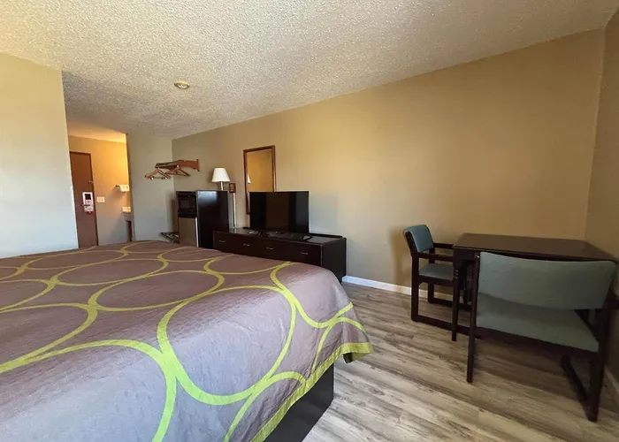 Super 8 By Wyndham Normal Bloomington Motel