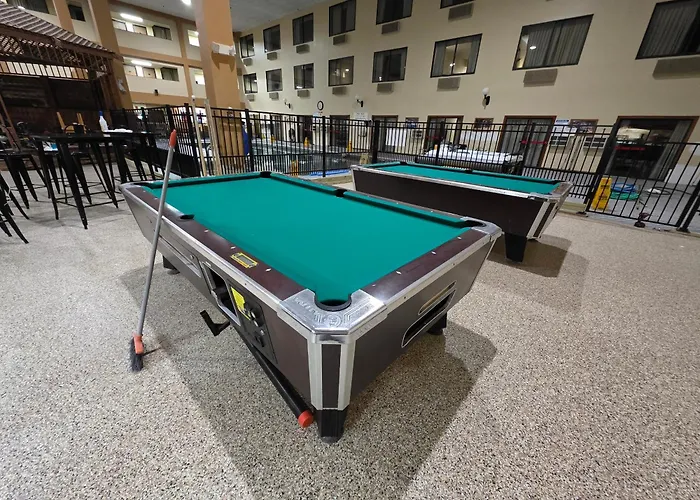 Katahdin Inn & Suites