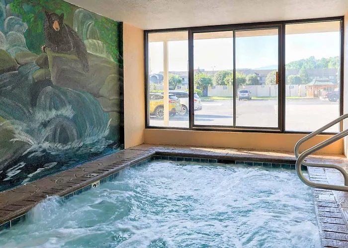 Comfort Inn & Suites At Dollywood Lane