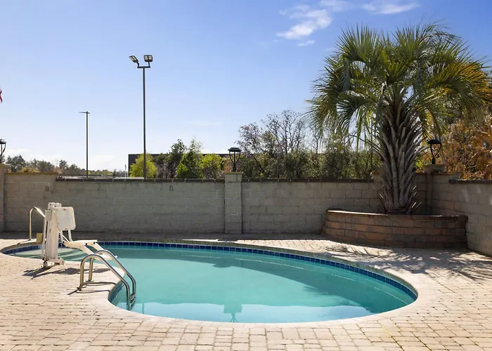 Holiday Inn & Suites Columbia Ne - Ft Jackson Area By Ihg Dentsville