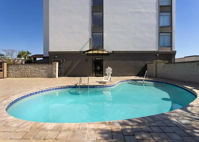 Holiday Inn & Suites Columbia Ne - Ft Jackson Area By Ihg Dentsville