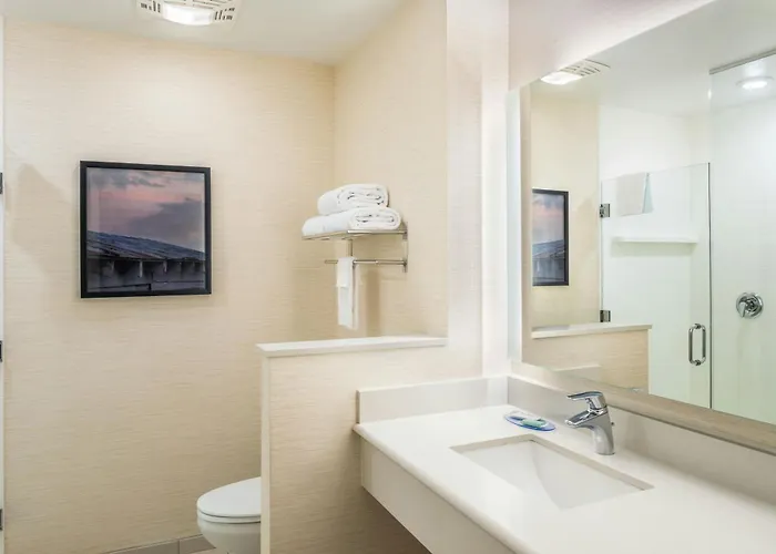 Fairfield Inn & Suites By Marriott Akron Stow