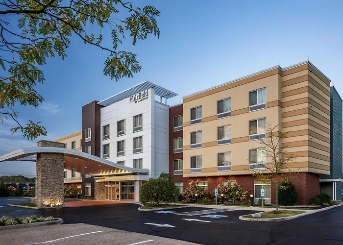 Fairfield Inn & Suites By Marriott Akron Stow