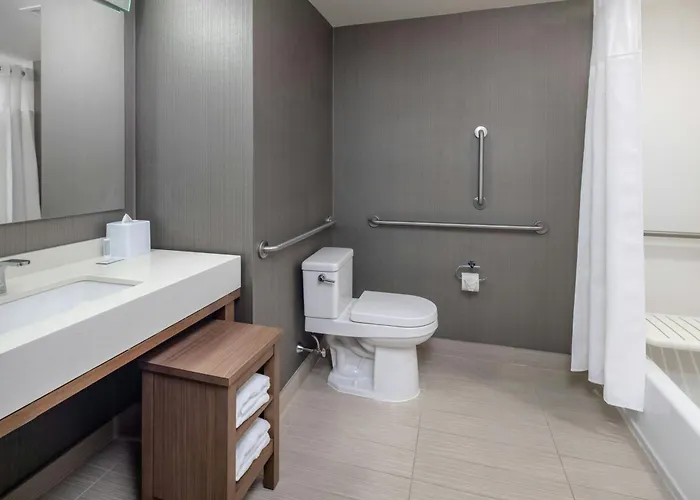 Courtyard By Marriott Lenox Berkshires