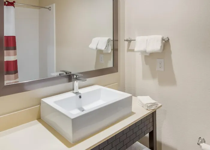 Red Roof Inn Plus+ Fort Worth - Burleson
