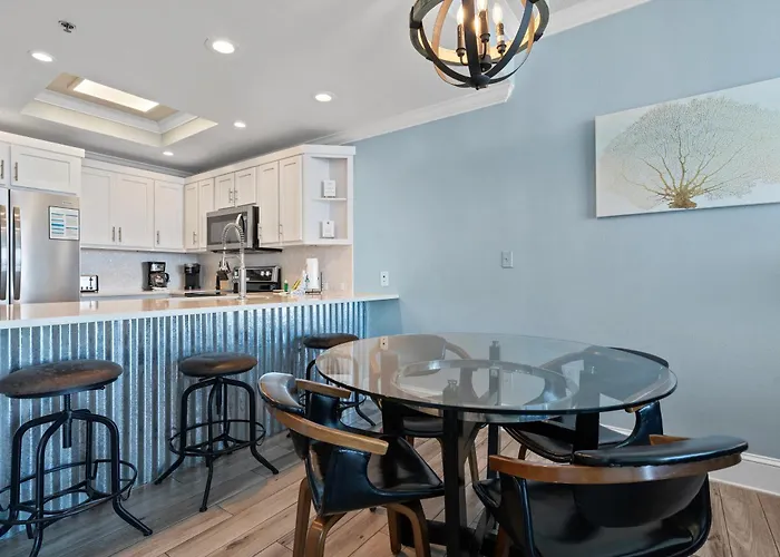 Lighthouse 714 Aparthotel Gulf Shores
