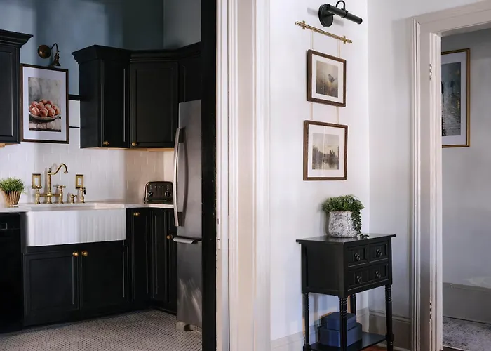 Comfortable Escape In Historic Downtown Savannah