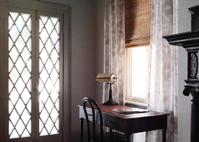 Comfortable Escape In Historic Downtown Savannah