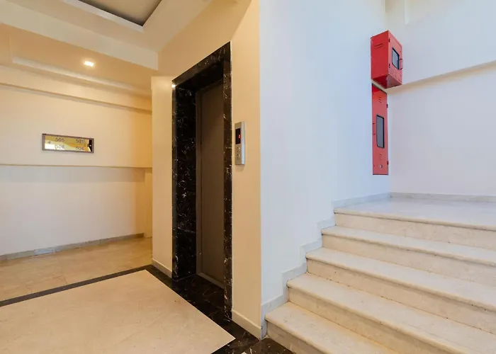 Hotel Lords, Fort