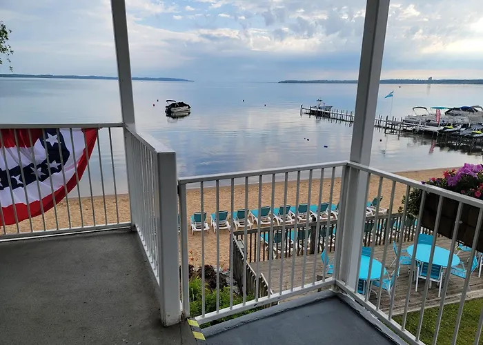 Brio Beach Inn Traverse City