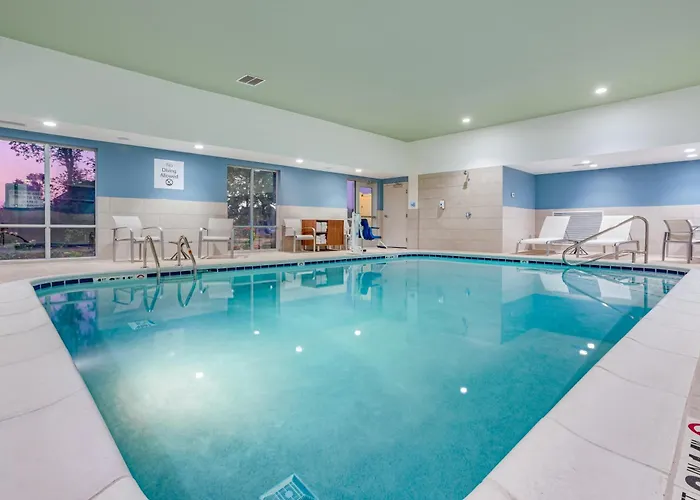 Holiday Inn Express & Suites - Elkhart North By Ihg