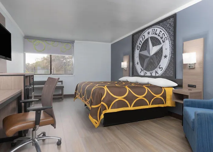 Super 8 By Wyndham Fort Worth Entertainment District