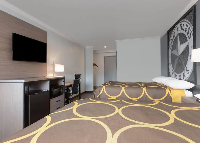 Super 8 By Wyndham Fort Worth Entertainment District