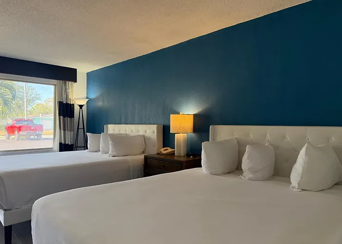 All-New, Ground-Floor, Huge Pool, Tiki Bar & Grill South Bradenton