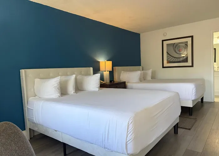 All-New, Ground-Floor, Huge Pool, Tiki Bar & Grill South Bradenton