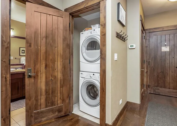 Luxe Breck Escape - 2Br & 2Ba With Pool, Hot Tubs & Walk To Downtown Aparthotel Breckenridge