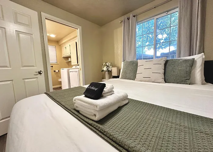 Near Downtown- Kitchen-Washerdryer-Parking Medford