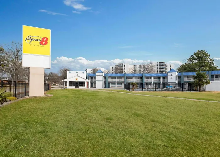 Super 8 By Wyndham Portsmouth - Norfolk