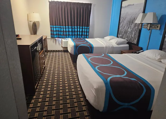 Super 8 By Wyndham Lincoln West Hotel