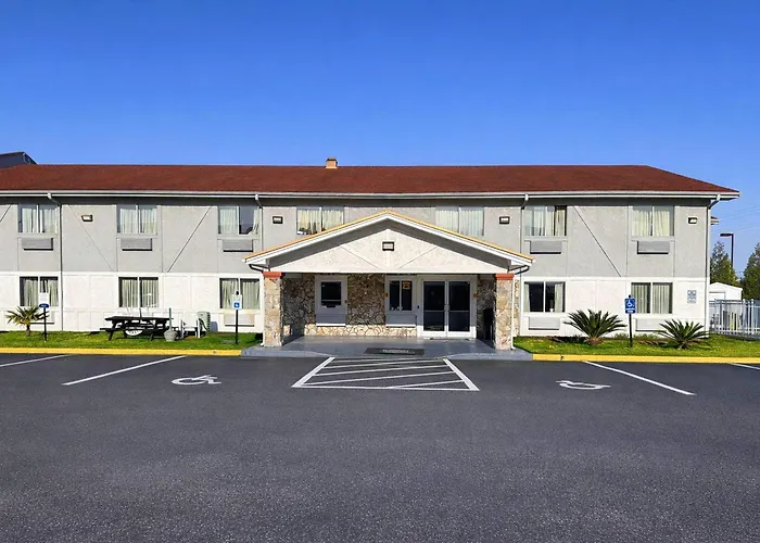 Rodeway Inn & Suites Jacksonville Near Camp Lejeune