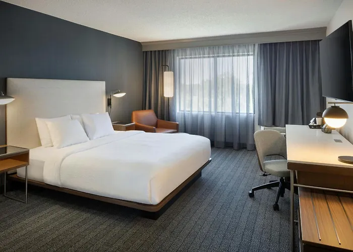 Courtyard By Marriott Springfield Airport Hotel