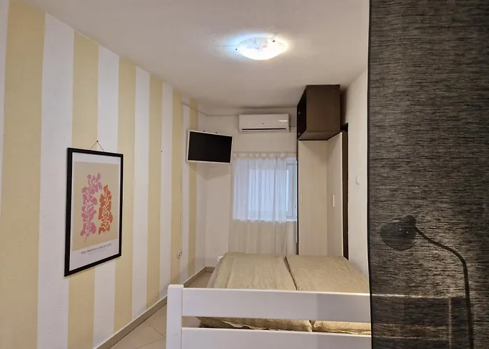 Rooms & Studio Apartments Sibenik