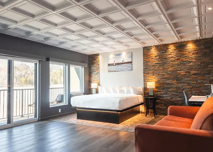 Terrace Bay Hotel - Lakefront