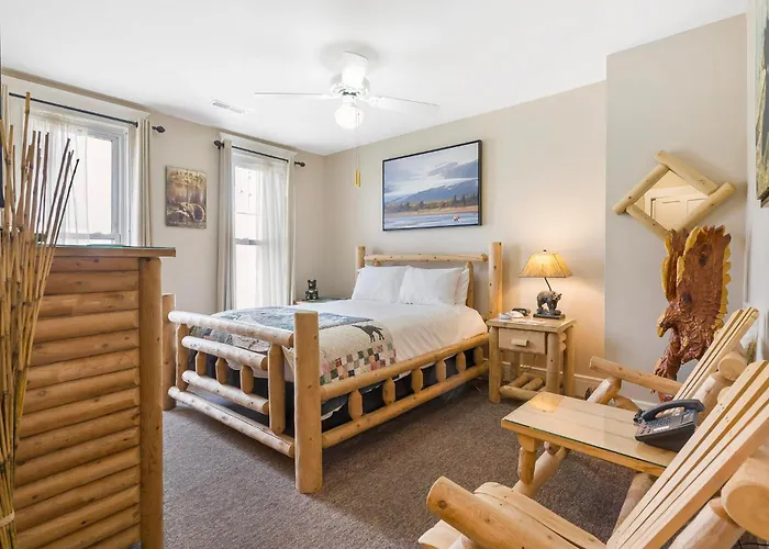 Dreams2Reality | Historic Branson Hotel - Hide-A-Way Room - Downtown