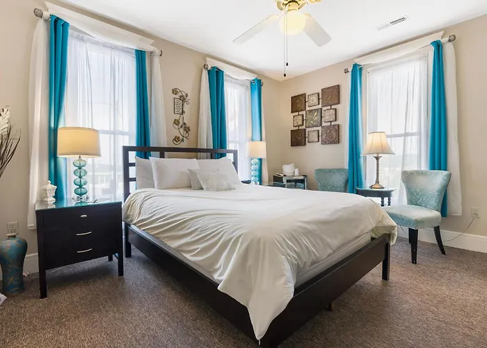 Dreams2Reality | Historic Branson Hotel - Serendipity Room - Downtown