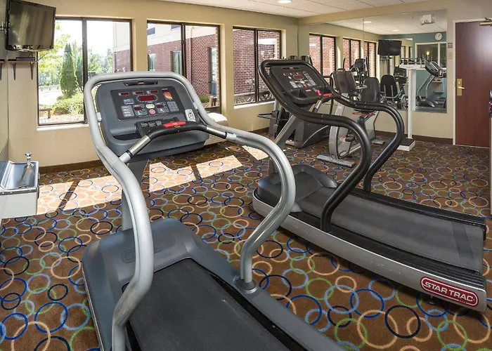 Holiday Inn Express Hotel & Suites Manchester - Airport By Ihg