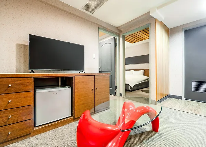 Check Inn Express Taichung Fengchia