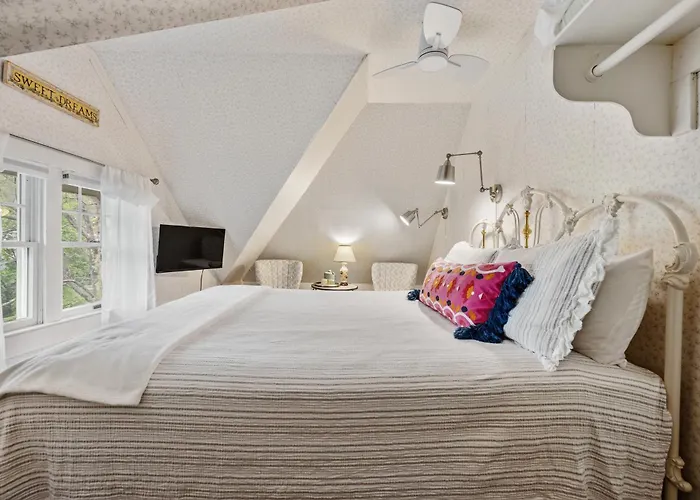 Brook Farm Inn